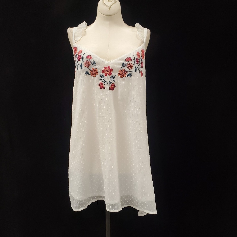 Torrid Womens Sleeveless Embroidered Ruffle Tank Top Size 3X White V Neck Floral